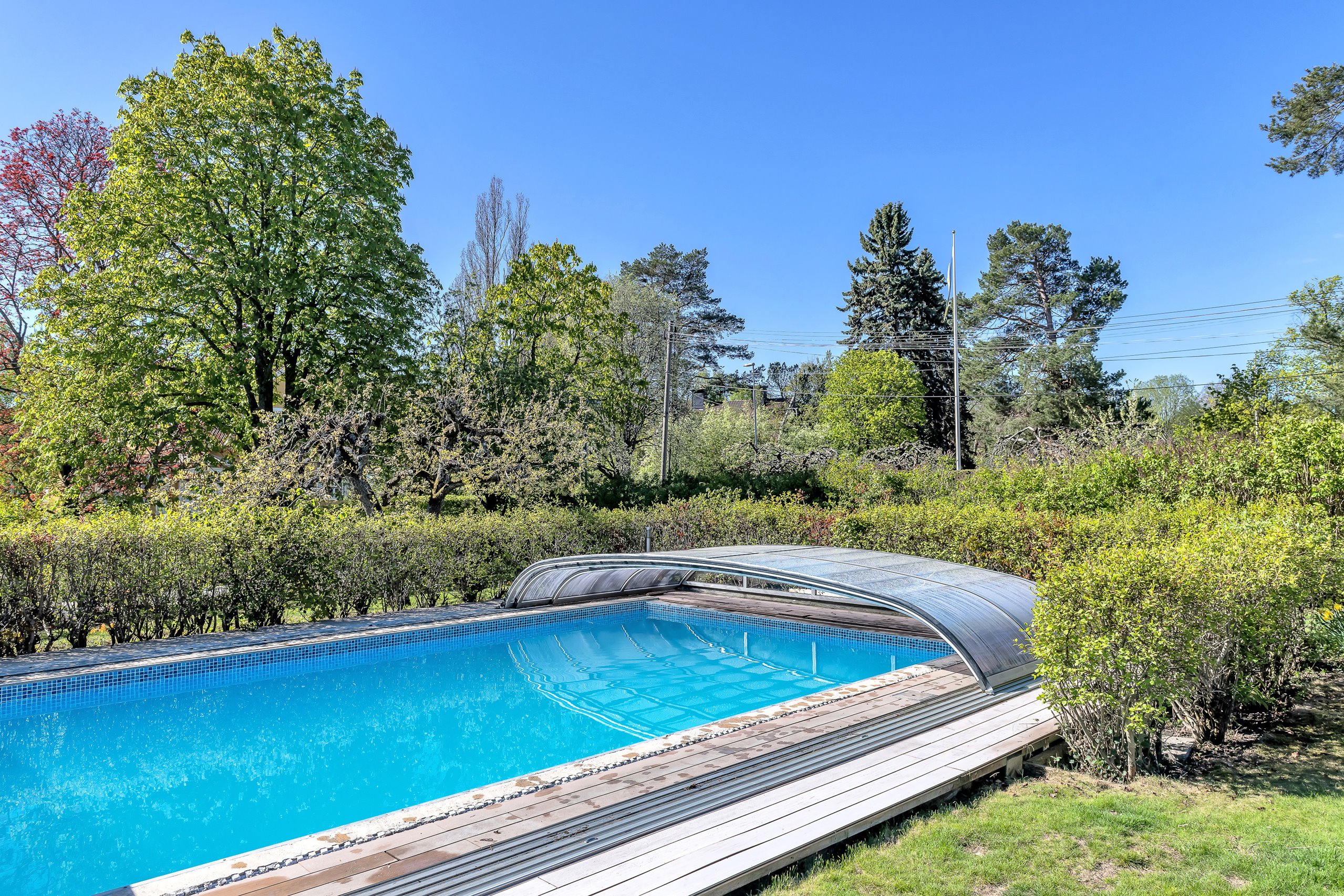 Pool och gra?smatta
