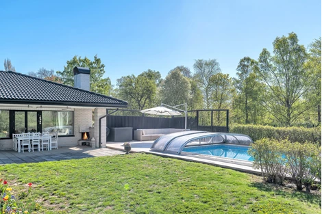 Uteplats pool hus
